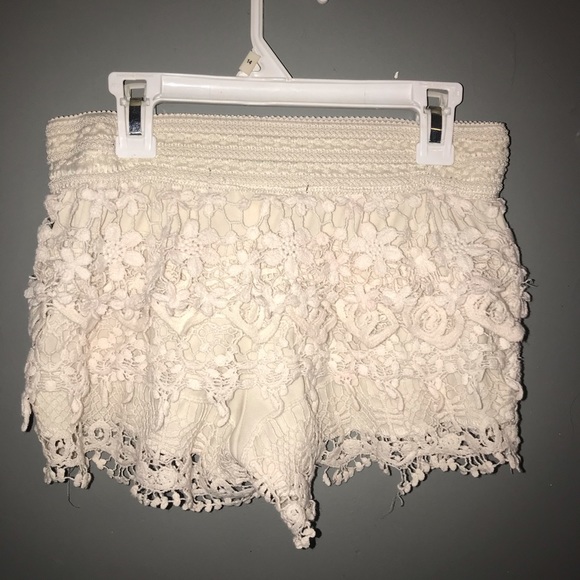 WHITE LACE SHORTS😍 - Picture 2 of 2